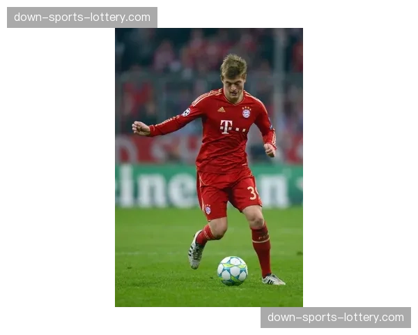 官方：前德国国脚克罗斯获得欧足联职业级教练证书