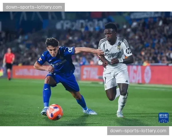 “西甲世界”活动登陆墨西哥城,维尼修斯出席青少年足球训练营 “西甲世界”活动登陆墨西哥城,维尼修斯出席青少年足球训练营